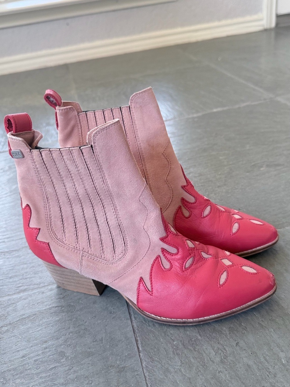 Musse & Cloud Women’s Pink Two-Tone Western Ankle Boots Size 7